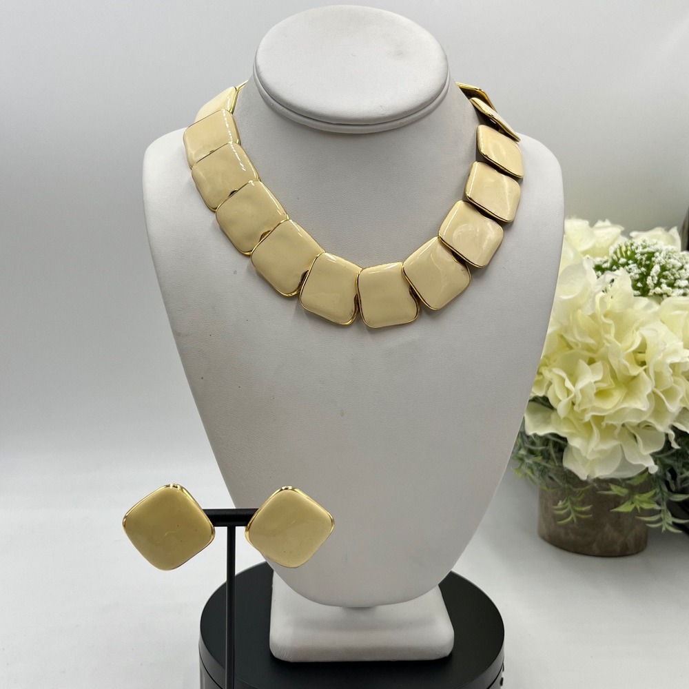 Unsigned Vintage‎ Cream Enamel Plaques Gold Tone Jewelry Clip Earrings Necklace
